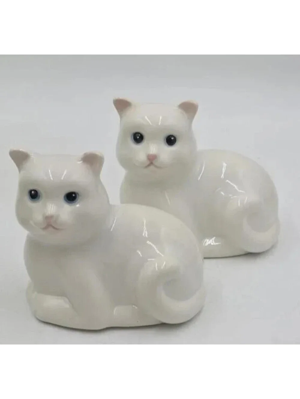 Rare Vintage White Cats Blue Eyes Salt & Pepper Shakers Stamped Metolx Calif USA